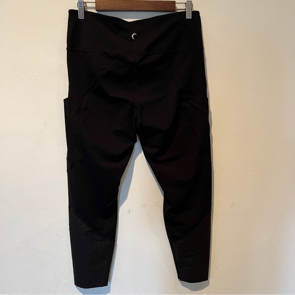 Zyia Active Black Flower Power Luxe Two Pocket Leggings - Picture 7 of 12